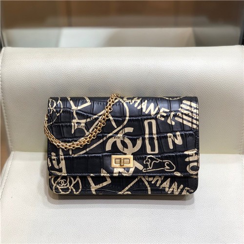 CHANEL 샤넬 악어가죽무늬 WOC 신상