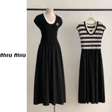 MIUMIU 미우미우 플레인 배색 원피스