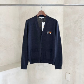 ●10월 판매 9위● MAISON KITSUNE 메종키츠네 레플리카 더블 폭스헤드 패치 레귤러 V넥 가디건