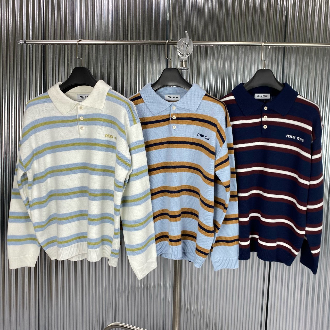 MIUMIU 미우미우 포인트 카라 니트