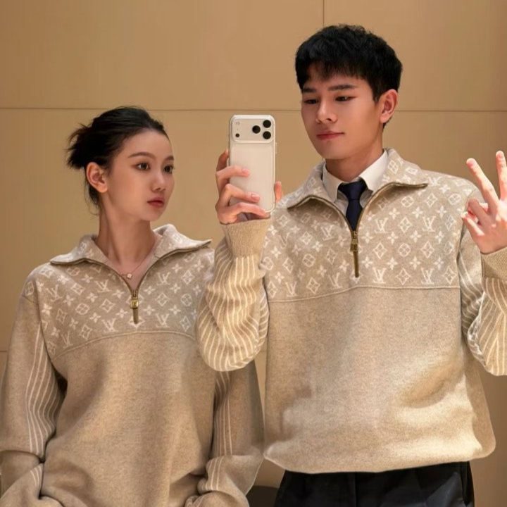 LOUIS VUITTON 루이비통 리브드 울 하프 지퍼 니트