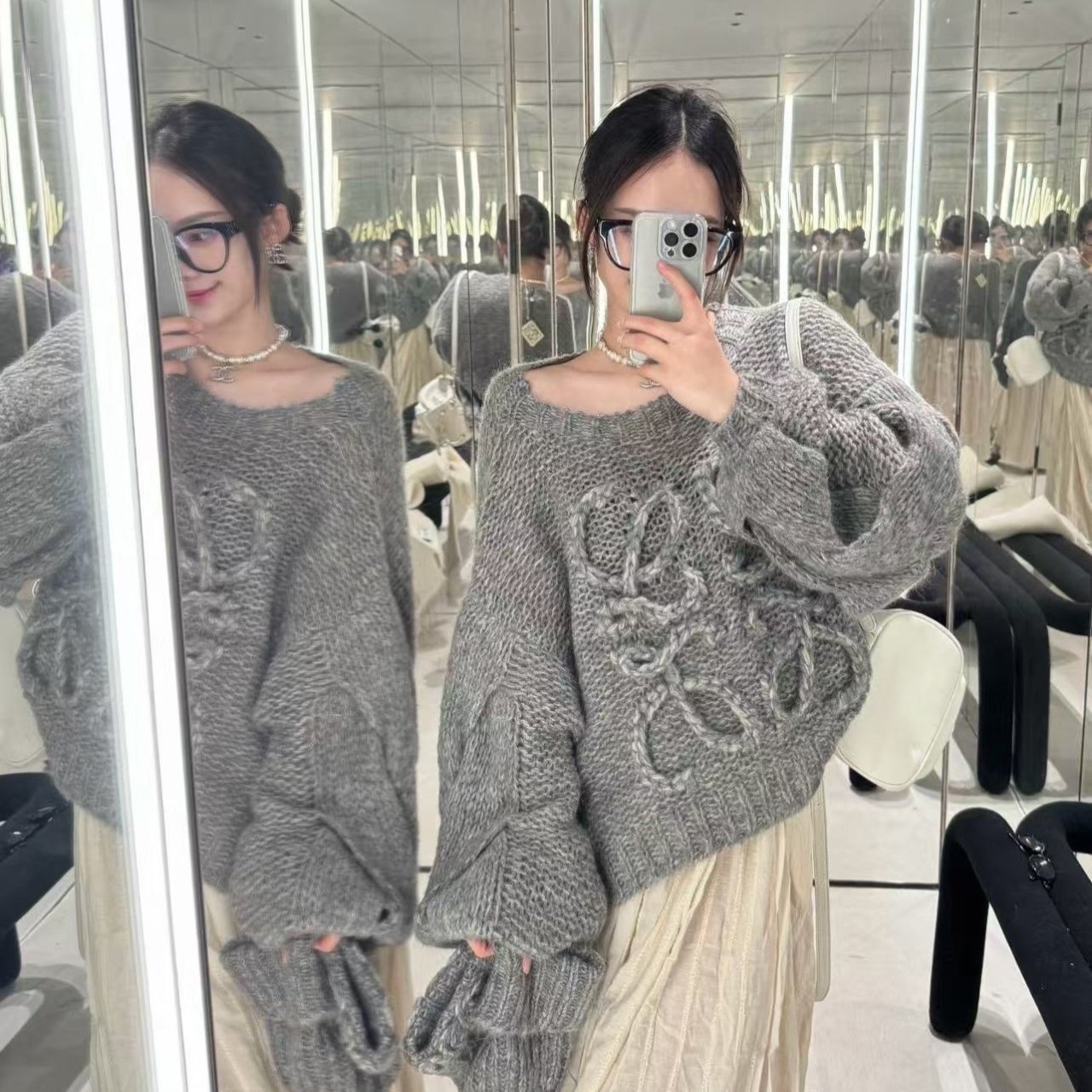 LOEWE 로에베 아나그램 꽈베기 퍼프 스웨터