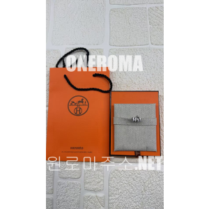 김*영 고객님 에르메스 팝아슈 귀걸이 화이트